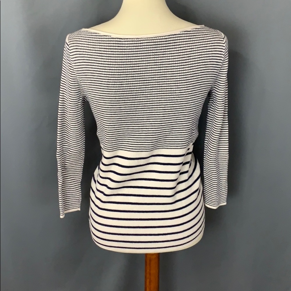 SALE Nwot GAP sweater - Picture 3 of 5